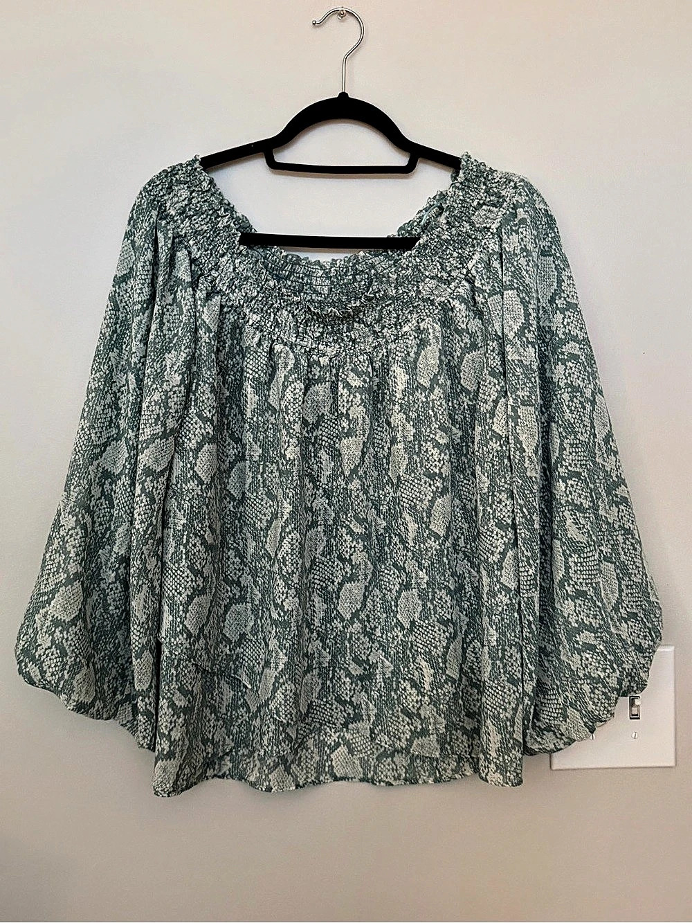 glam Animal Print Blouse in Green & White Size Large